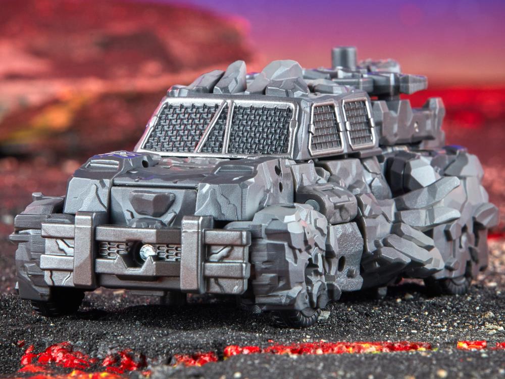 Transformers Generations Legacy United Deluxe Class Infernac Universe Magneous Action Figure